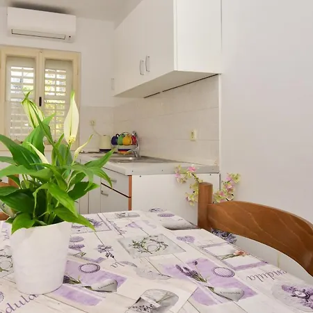 Apartment Mira Sumic *