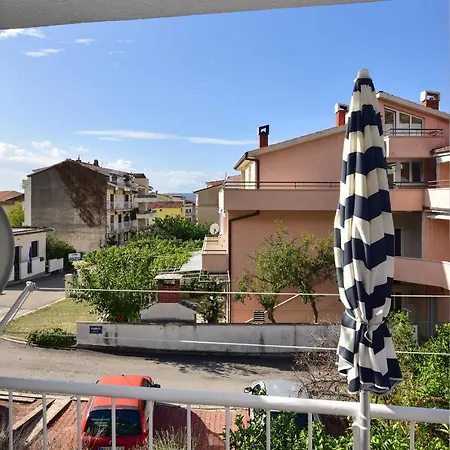 Apartment Mira Sumic