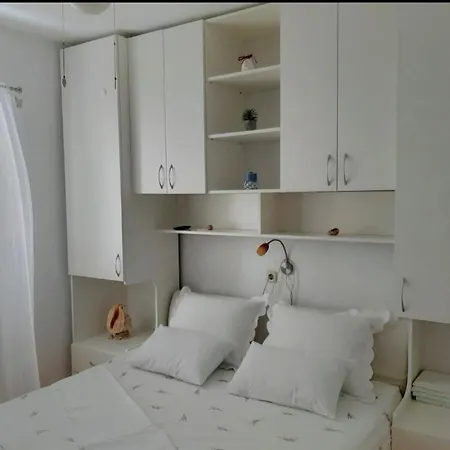 Apartment Mira Sumic