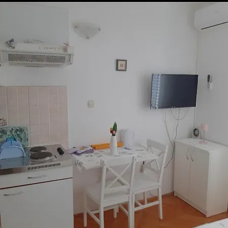 Apartment Mira Sumic
