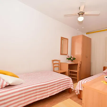 Apartment Mira Sumic